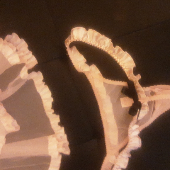 36D PINK SEQUIN LINGERIE  WITH MATCHING THONG. - Picture 4 of 5